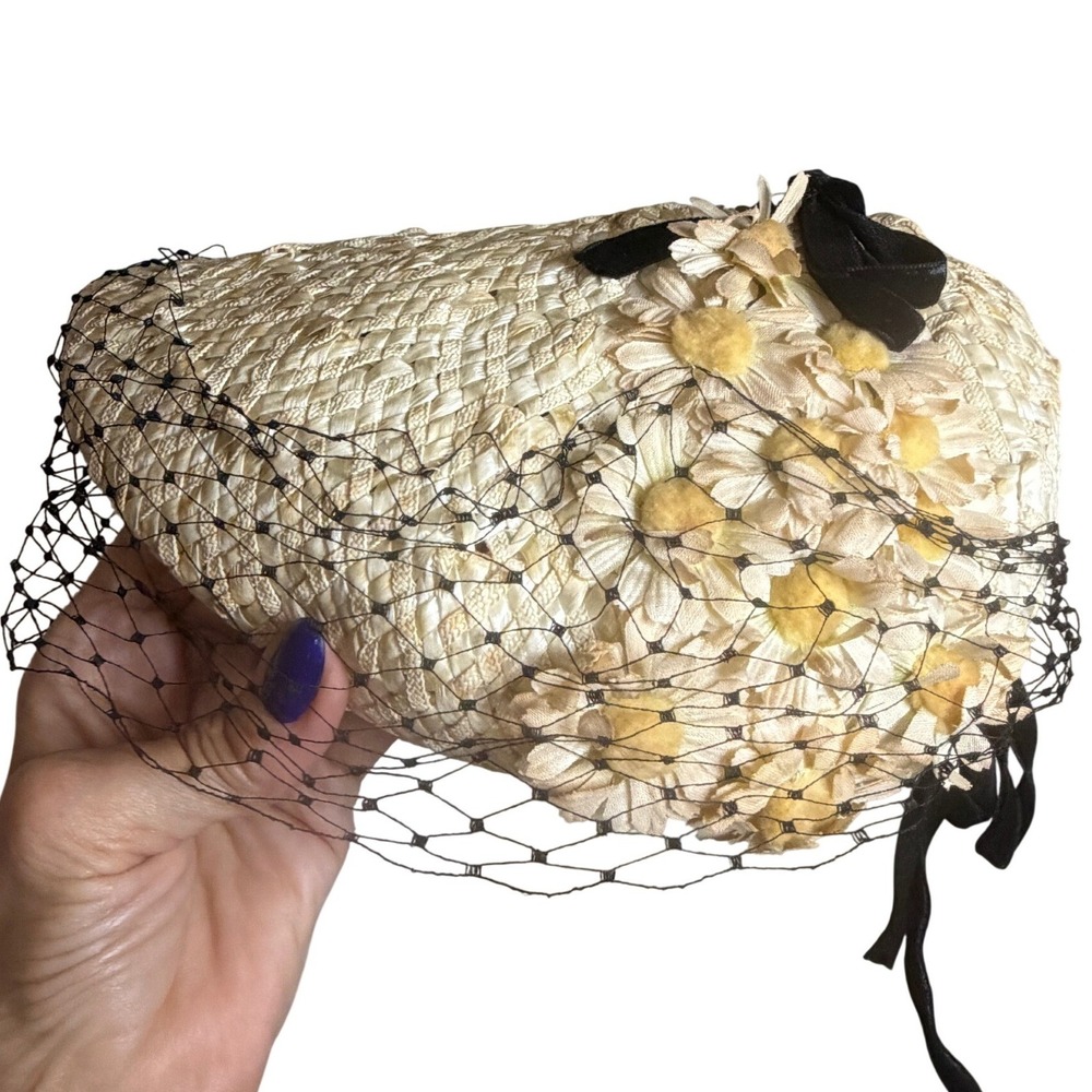 Vintage 1950s Straw Halo Hat Birdcage Veil Floral Trim MCM Cocktail Ransohoffs - Picture 4 of 16